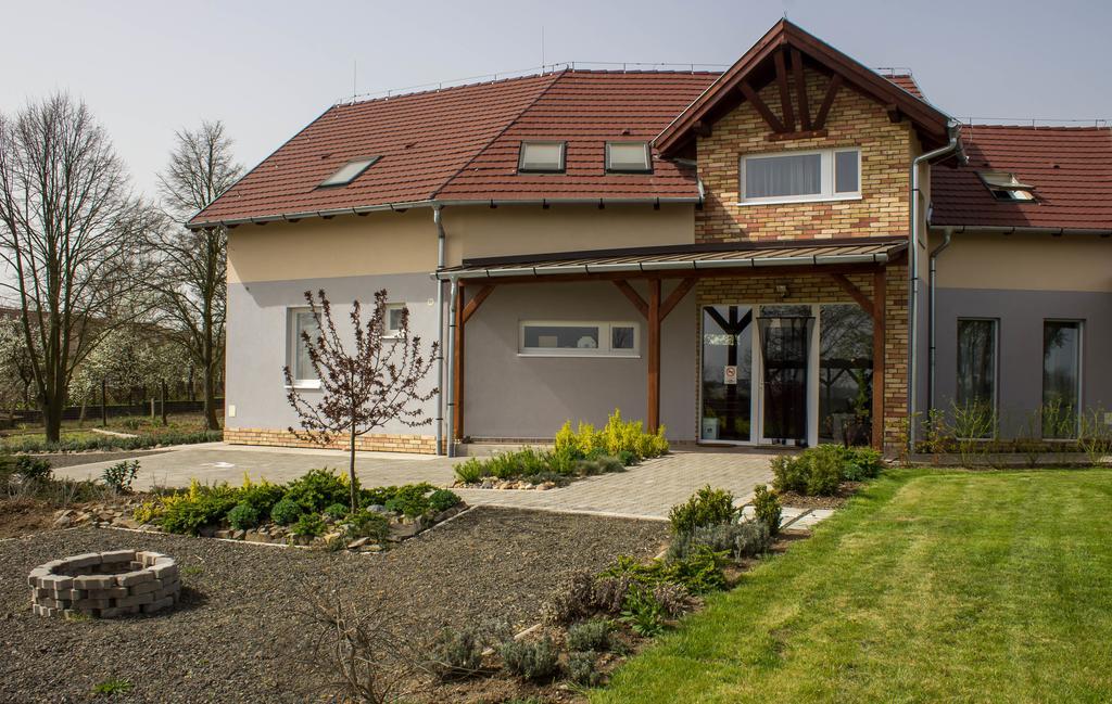 Horpacsi Europa Piheno Koezpont酒店 外观 照片