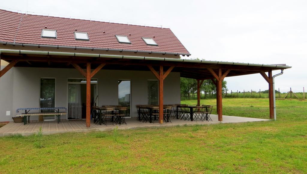 Horpacsi Europa Piheno Koezpont酒店 外观 照片