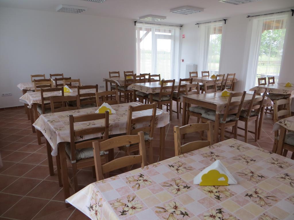 Horpacsi Europa Piheno Koezpont酒店 外观 照片